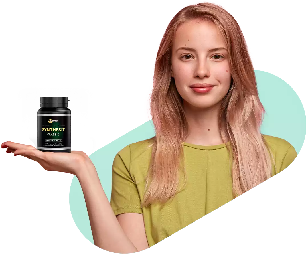 Mujer con el producto Synthesit Classic en la mano